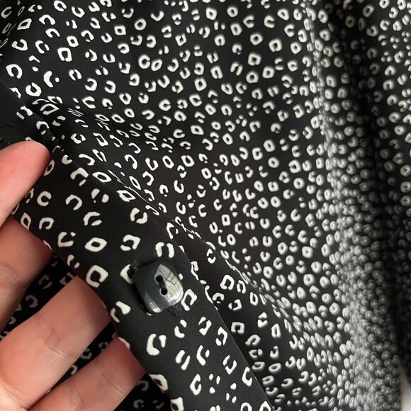 Vintage 90’s abstract black and white button blouse retro unique eclectic - Picture 10 of 10